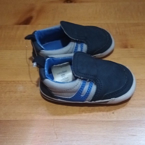 Size 6-12 months Baby gap walkers - Picture 3 of 8